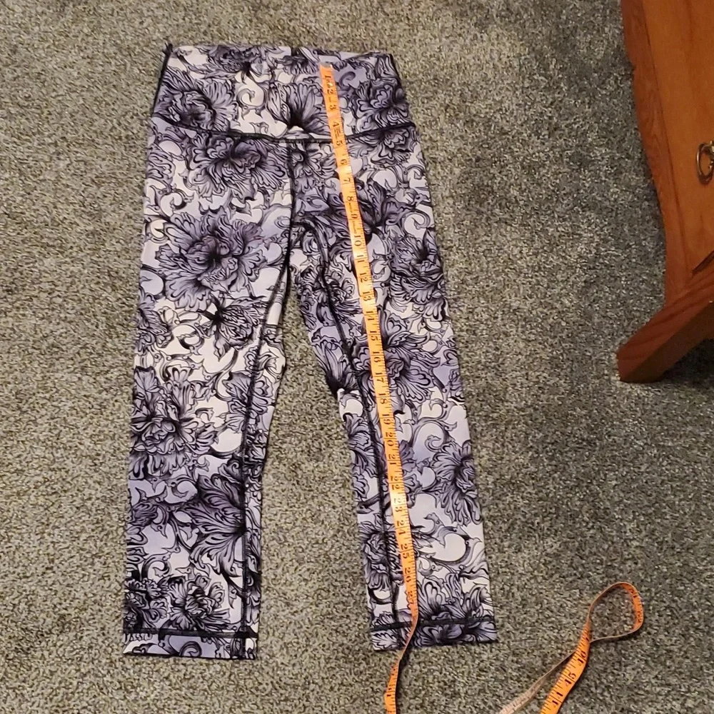 #143 Lululemon leggings size 6 b864